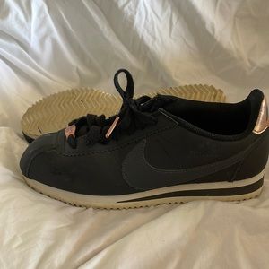 Nike black gold accents Cortez sz 7